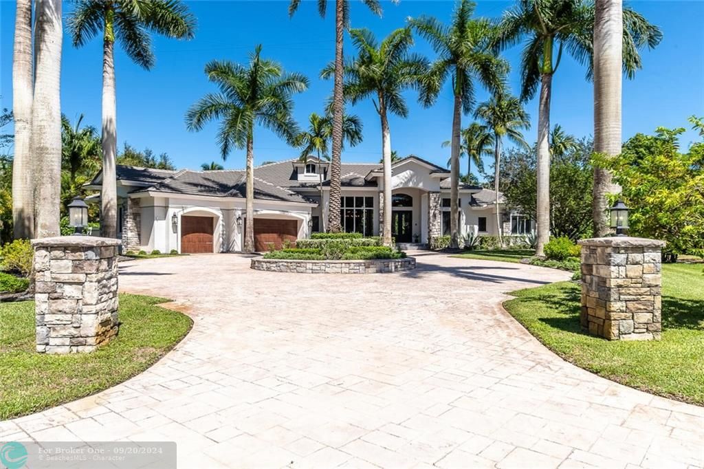 Recently Sold: $2,500,000 (5 beds, 4 baths, 4938 Square Feet)