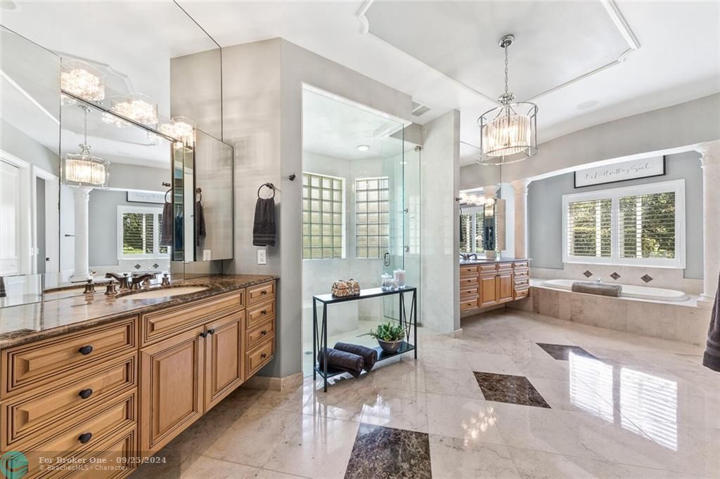 Recently Sold: $2,500,000 (5 beds, 4 baths, 4938 Square Feet)