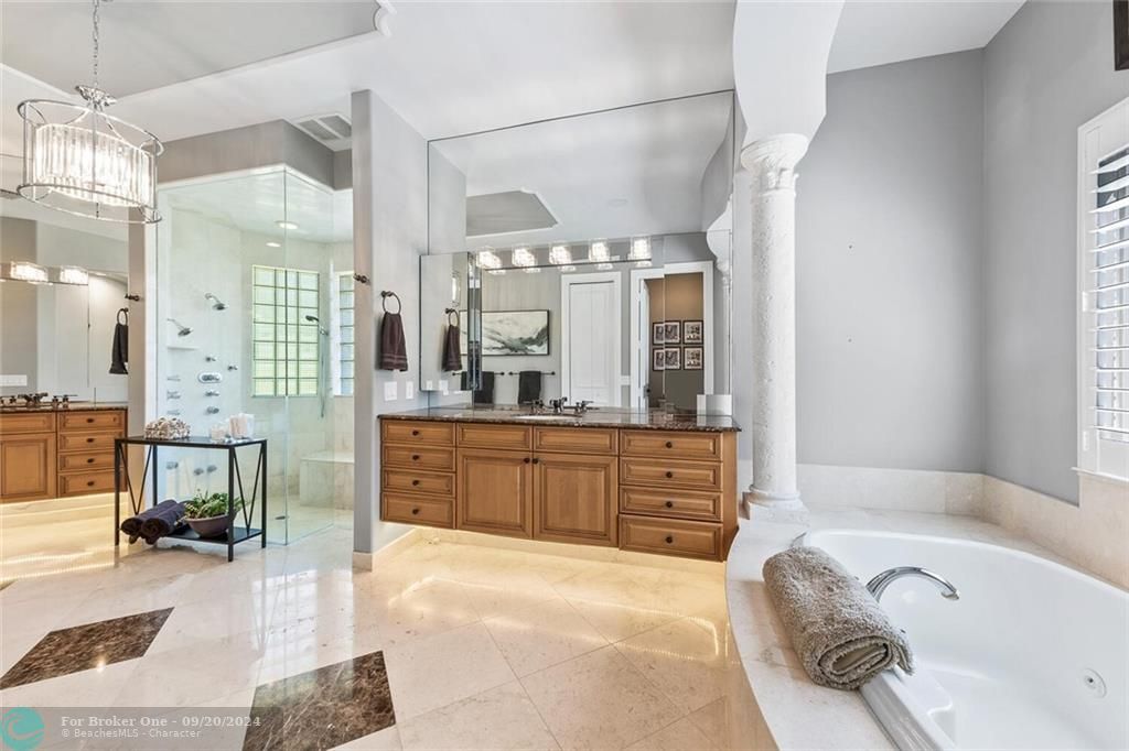 Recently Sold: $2,500,000 (5 beds, 4 baths, 4938 Square Feet)