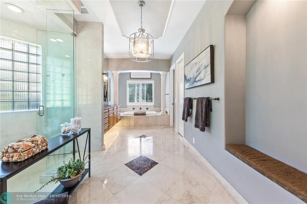 Recently Sold: $2,500,000 (5 beds, 4 baths, 4938 Square Feet)