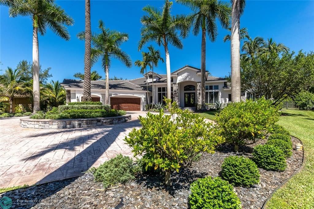 Recently Sold: $2,500,000 (5 beds, 4 baths, 4938 Square Feet)