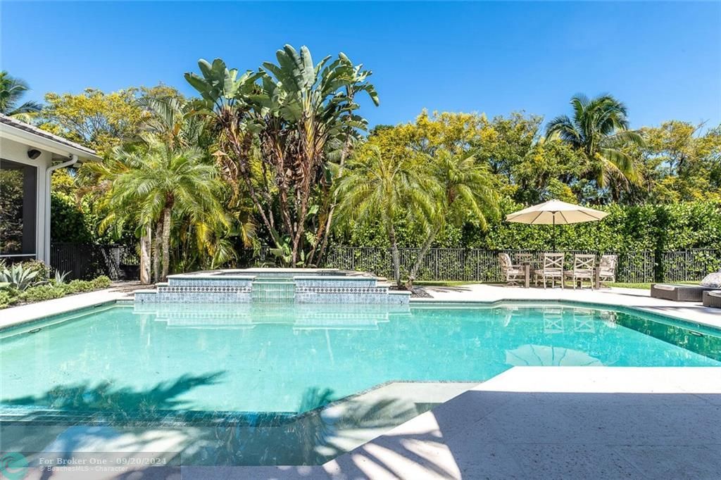 Recently Sold: $2,500,000 (5 beds, 4 baths, 4938 Square Feet)