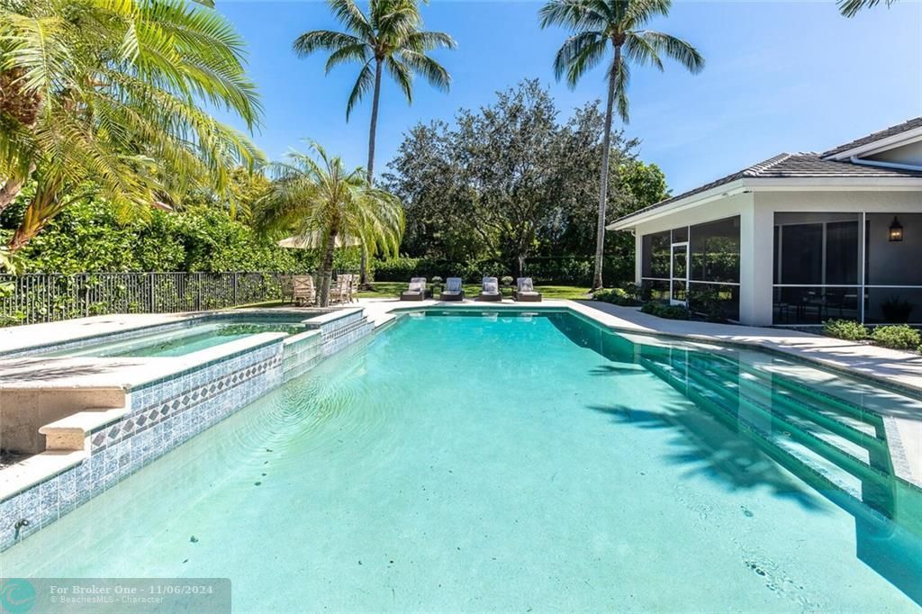 Recently Sold: $2,500,000 (5 beds, 4 baths, 4938 Square Feet)