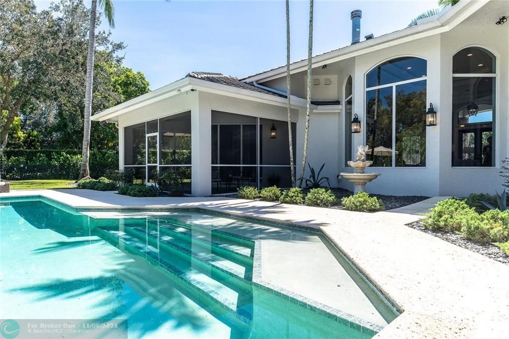 Recently Sold: $2,500,000 (5 beds, 4 baths, 4938 Square Feet)