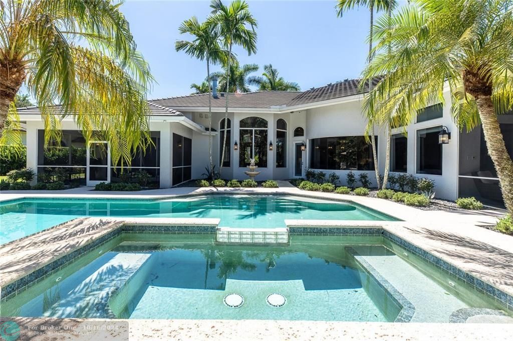 Recently Sold: $2,500,000 (5 beds, 4 baths, 4938 Square Feet)