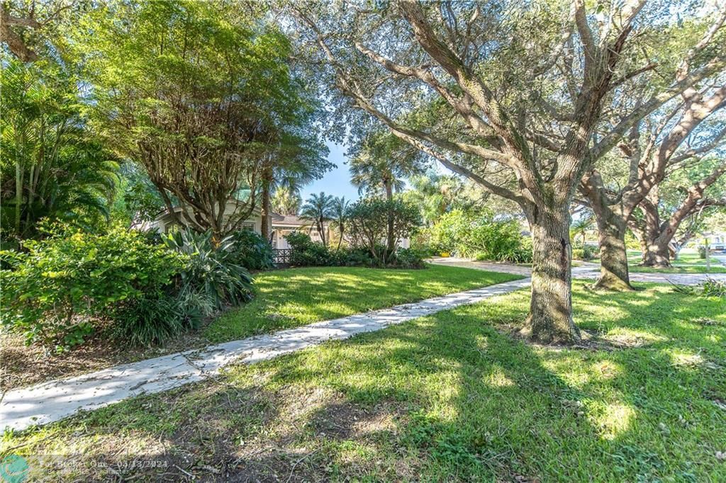 Recently Sold: $749,000 (3 beds, 3 baths, 1661 Square Feet)
