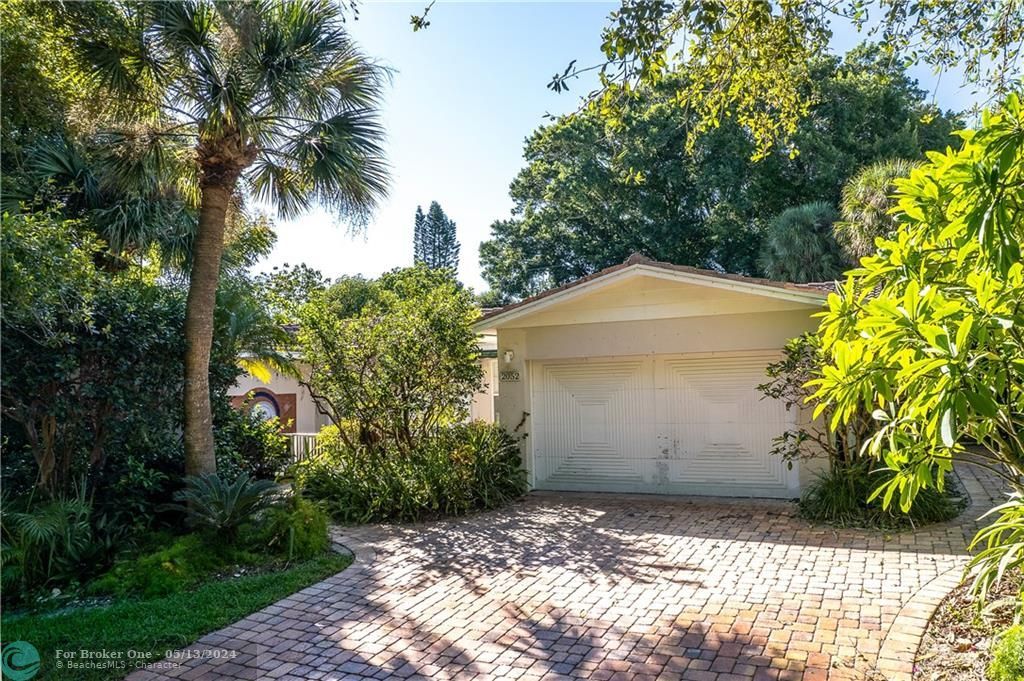 Recently Sold: $749,000 (3 beds, 3 baths, 1661 Square Feet)