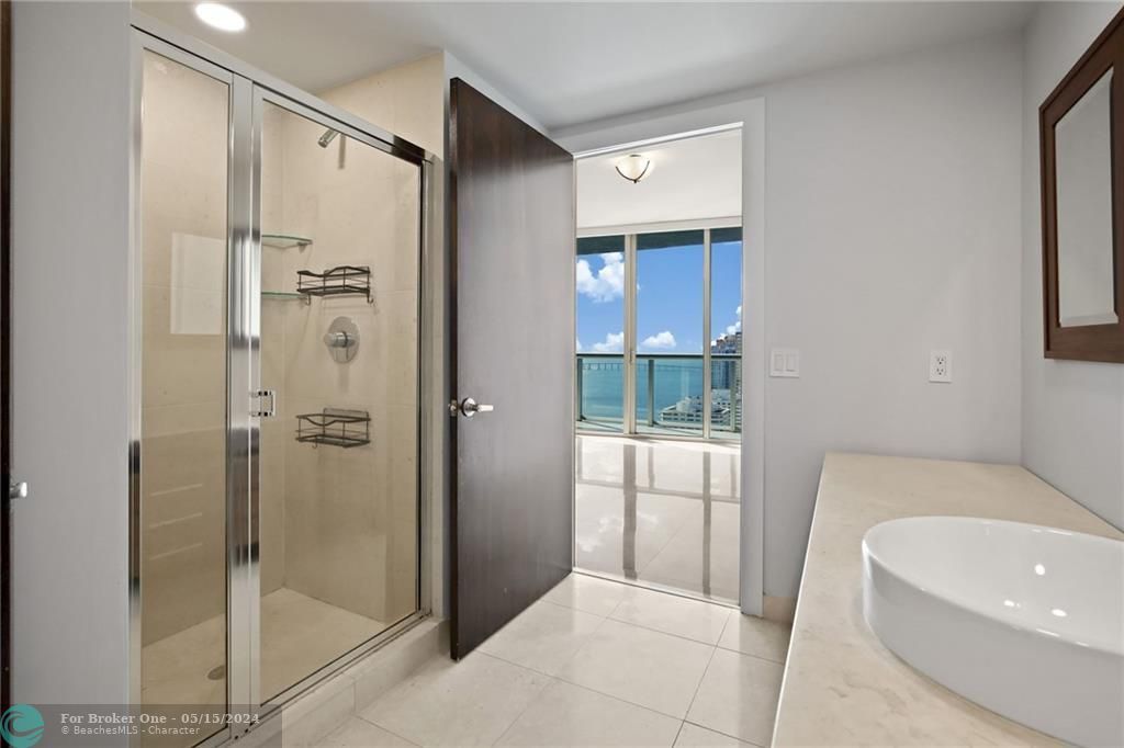 最近售出: $950,000 (2 贝兹, 2 浴室, 1450 平方英尺)