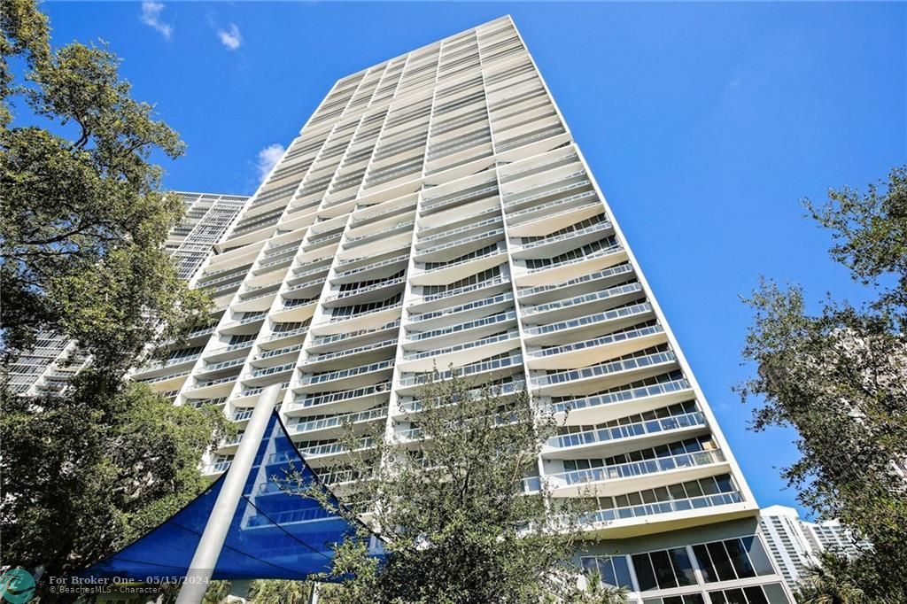 Recently Sold: $950,000 (2 beds, 2 baths, 1450 Square Feet)