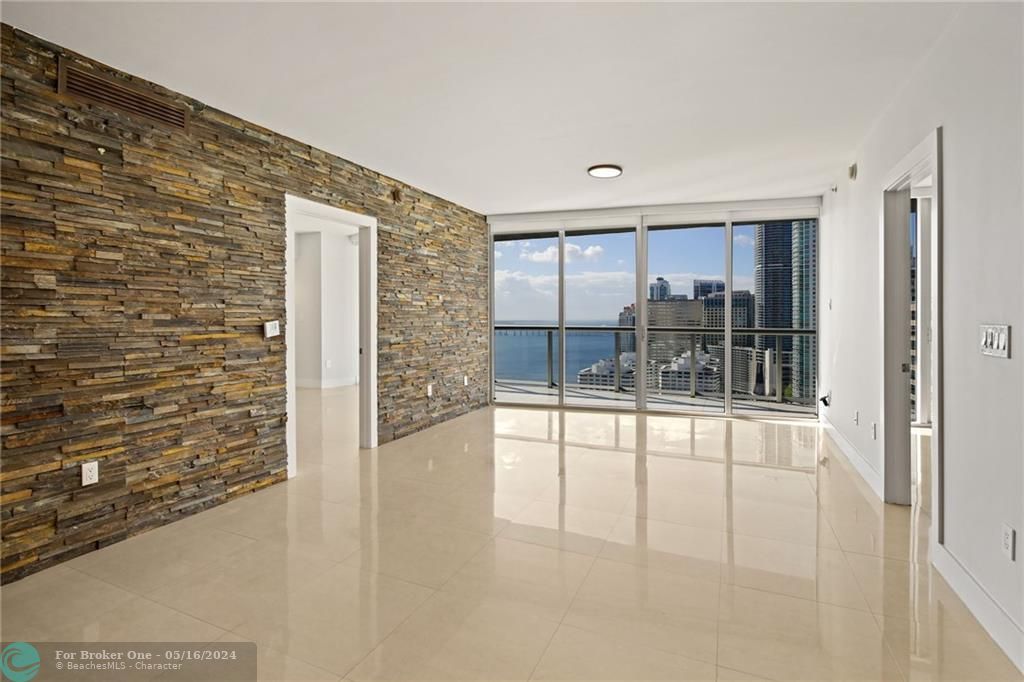 Recently Sold: $950,000 (2 beds, 2 baths, 1450 Square Feet)