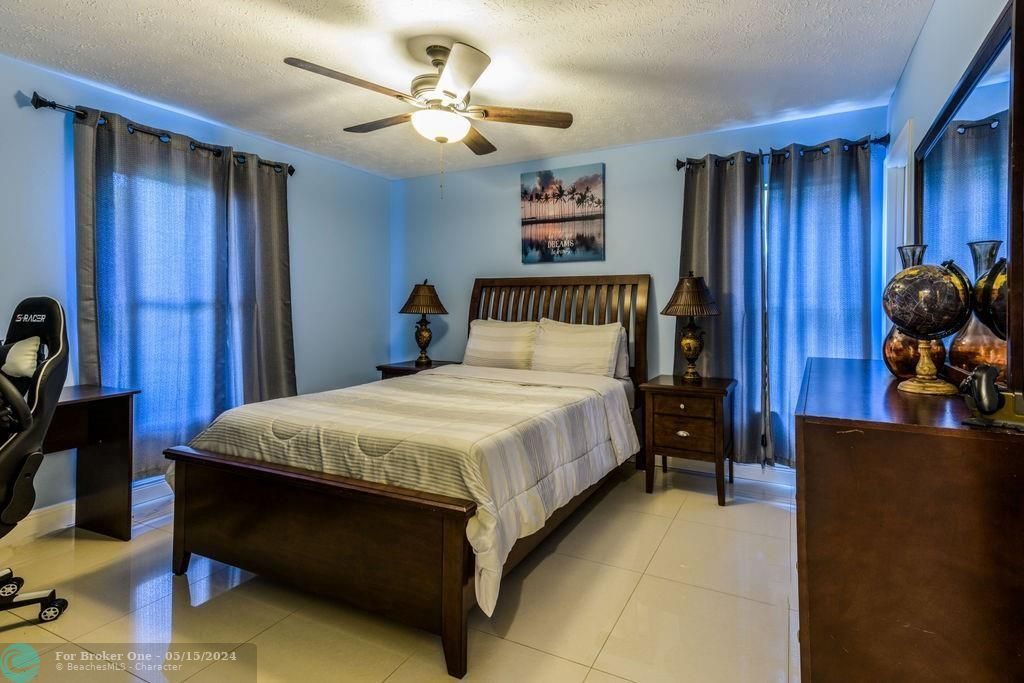 Recently Sold: $380,000 (3 beds, 2 baths, 1447 Square Feet)