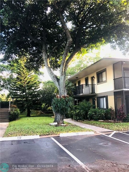 Recently Sold: $229,000 (2 beds, 2 baths, 887 Square Feet)