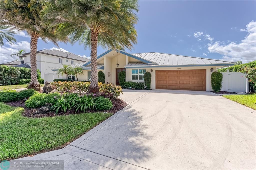 Recently Sold: $2,200,788 (3 beds, 3 baths, 2761 Square Feet)