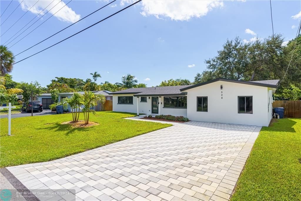 Recently Sold: $850,000 (3 beds, 3 baths, 1814 Square Feet)