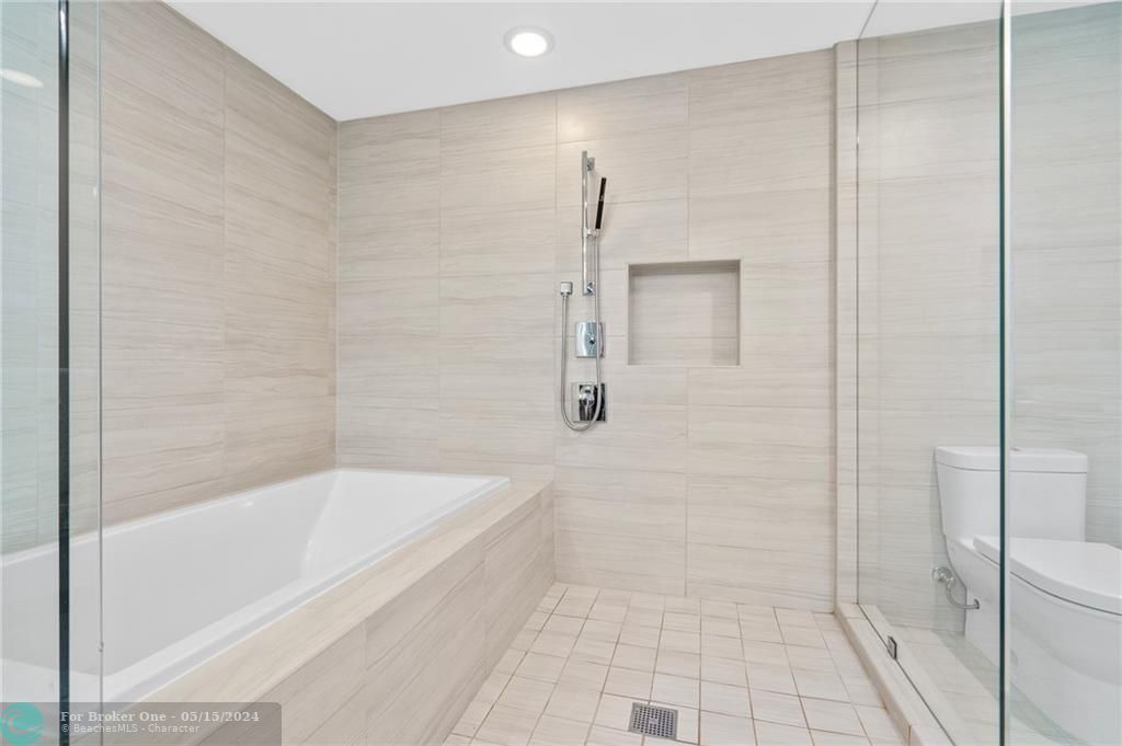 最近售出: $1,275,000 (2 贝兹, 2 浴室, 1611 平方英尺)