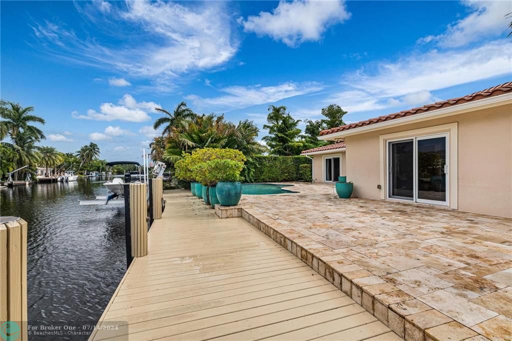 Recently Sold: $1,475,000 (4 beds, 3 baths, 2110 Square Feet)
