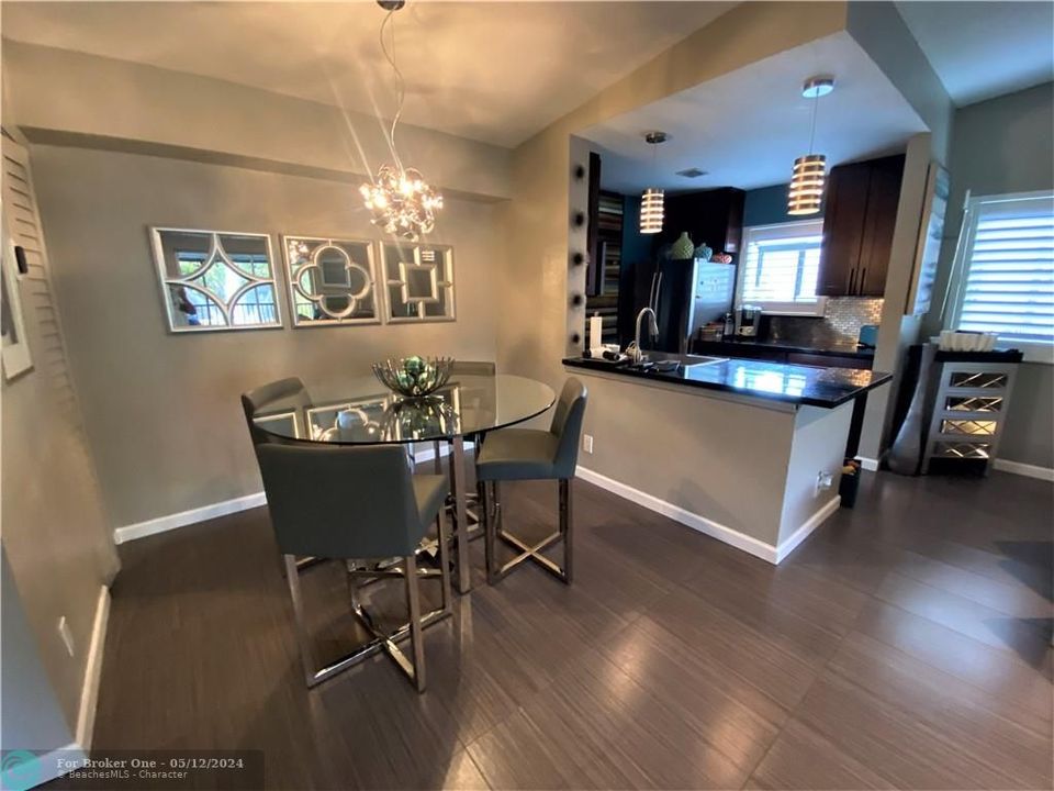 Recently Sold: $229,900 (1 beds, 1 baths, 950 Square Feet)