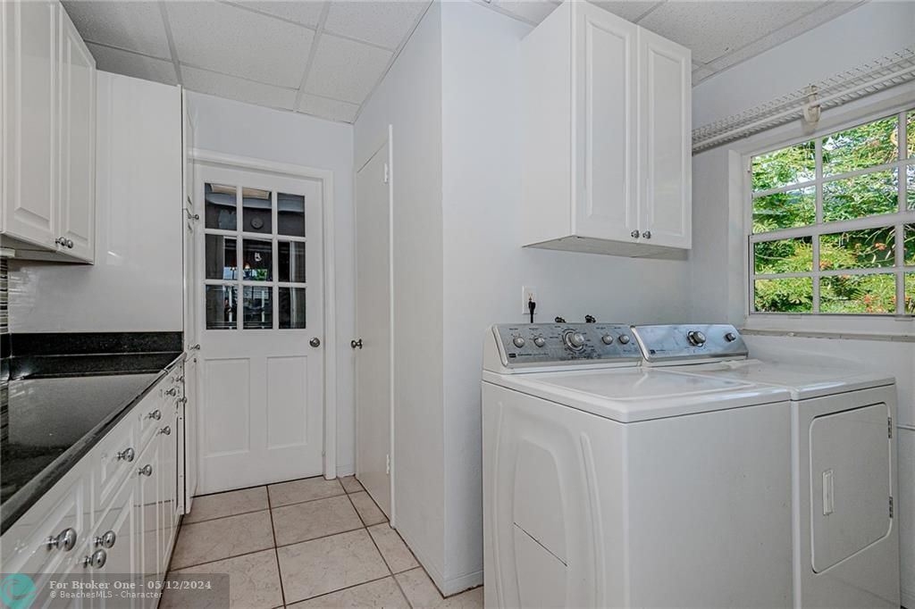 Recently Sold: $875,000 (3 beds, 2 baths, 1907 Square Feet)