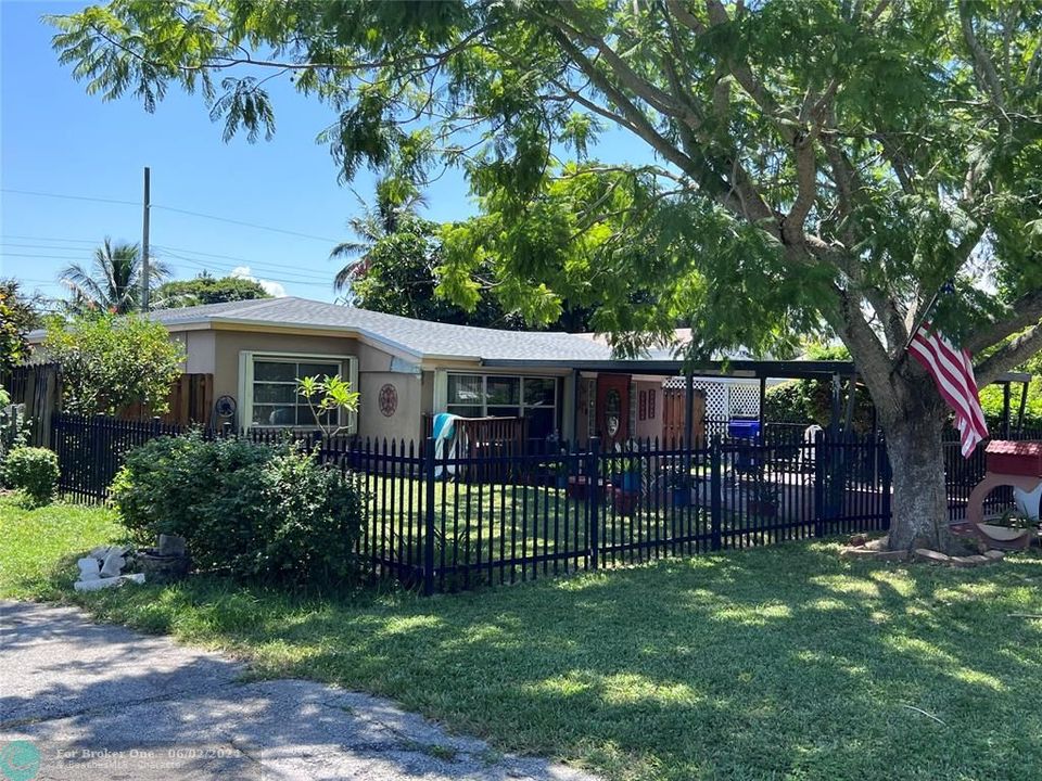 Recently Sold: $499,999 (3 beds, 1 baths, 1301 Square Feet)