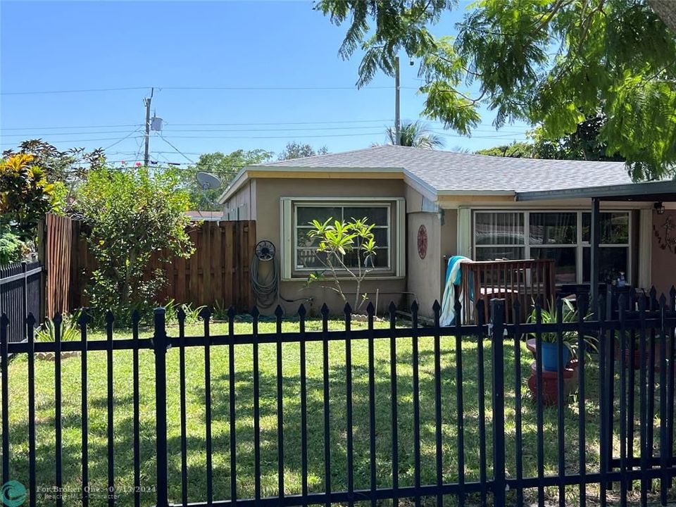 Recently Sold: $499,999 (3 beds, 1 baths, 1301 Square Feet)