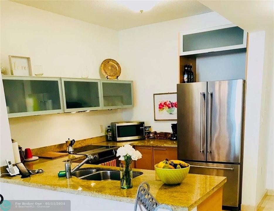 Recently Sold: $749,000 (1 beds, 1 baths, 1040 Square Feet)