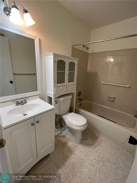 最近售出: $269,000 (2 贝兹, 2 浴室, 1000 平方英尺)