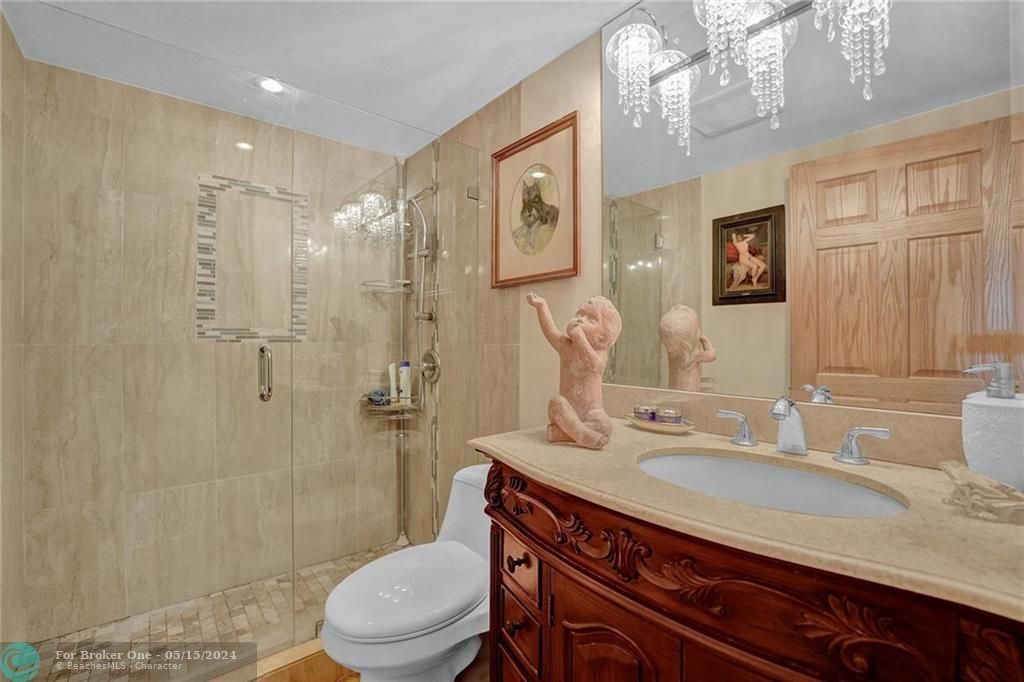 最近售出: $252,000 (2 贝兹, 1 浴室, 880 平方英尺)