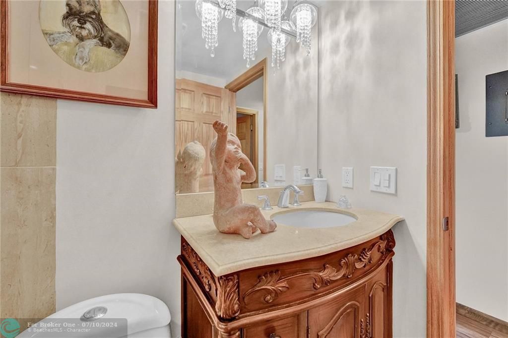 最近售出: $252,000 (2 贝兹, 1 浴室, 880 平方英尺)