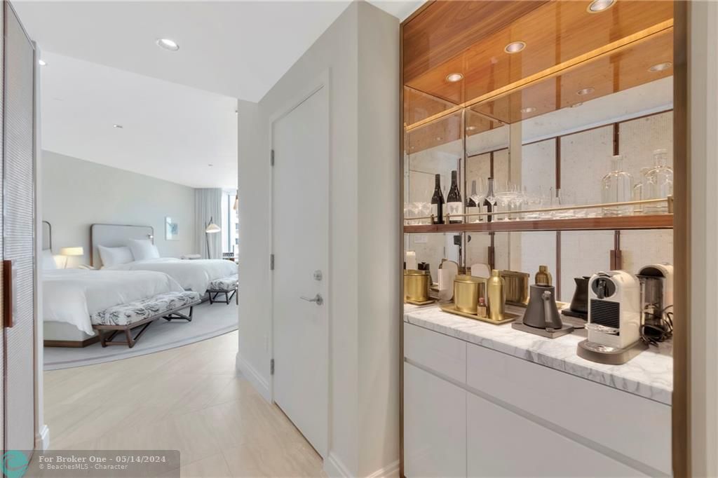 Recently Sold: $3,950,000 (2 beds, 3 baths, 2069 Square Feet)