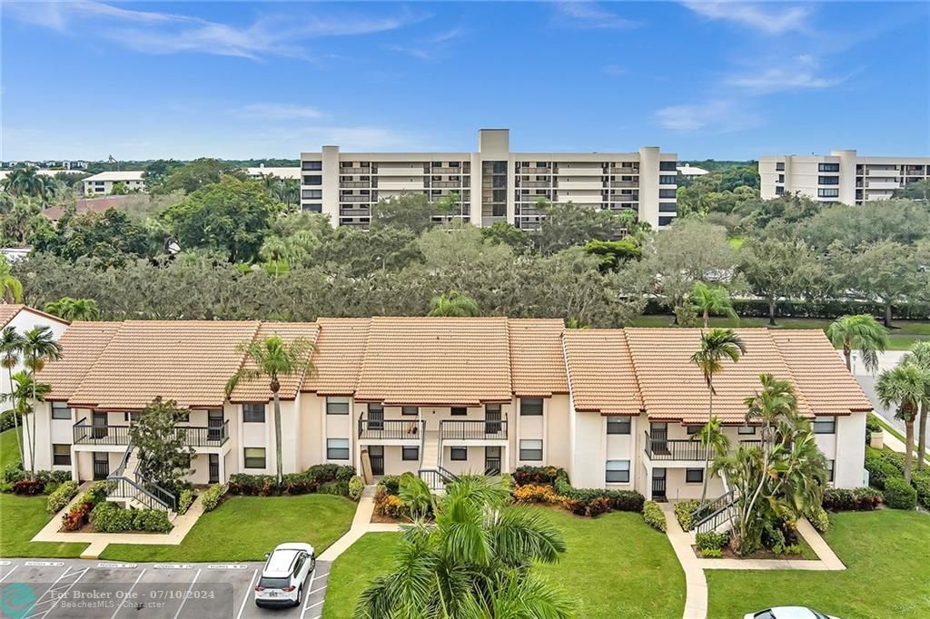 Recently Sold: $260,000 (2 beds, 2 baths, 958 Square Feet)