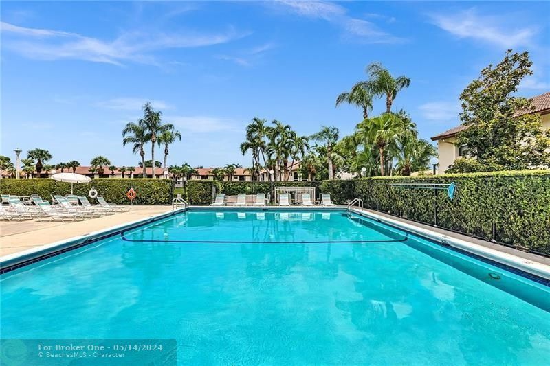 Recently Sold: $260,000 (2 beds, 2 baths, 958 Square Feet)