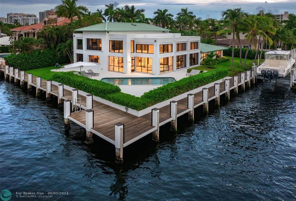 Recently Sold: $6,550,000 (4 beds, 4 baths, 4827 Square Feet)