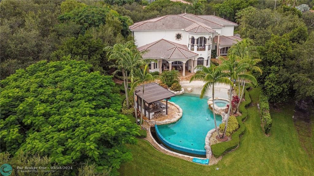 Recently Sold: $4,700,000 (7 beds, 6 baths, 9523 Square Feet)