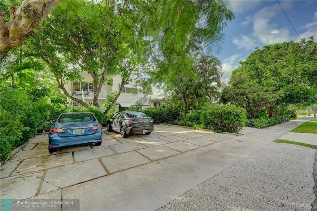Recently Sold: $2,200,000 (4 beds, 4 baths, 4513 Square Feet)