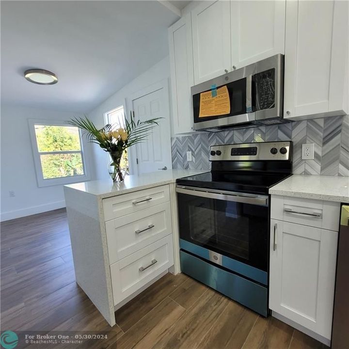 Recently Sold: $795,000 (2 beds, 1 baths, 930 Square Feet)