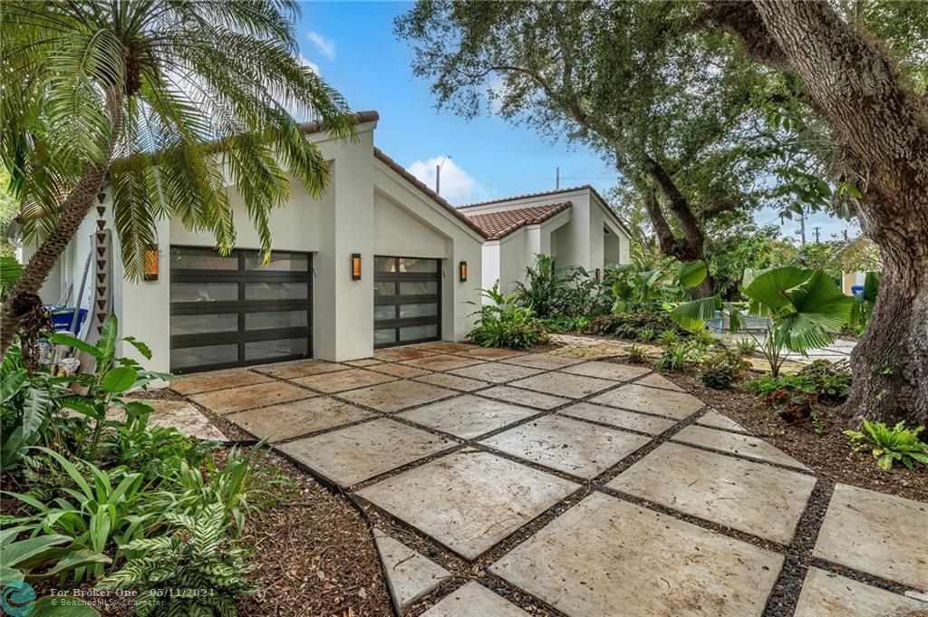 Recently Sold: $2,200,000 (5 beds, 4 baths, 3000 Square Feet)