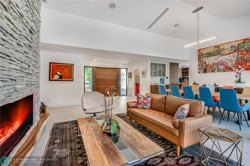 Recently Sold: $2,200,000 (5 beds, 4 baths, 3000 Square Feet)