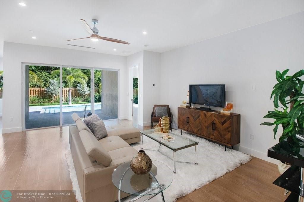 Recently Sold: $1,570,000 (3 beds, 3 baths, 2145 Square Feet)