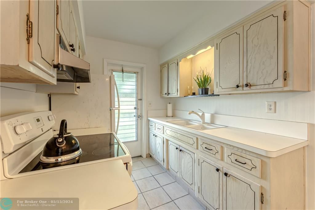 Recently Sold: $149,900 (1 beds, 1 baths, 560 Square Feet)
