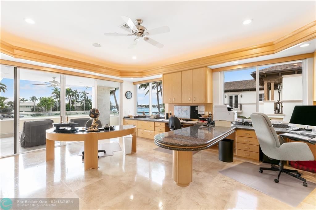 Recently Sold: $13,995,000 (6 beds, 7 baths, 8050 Square Feet)