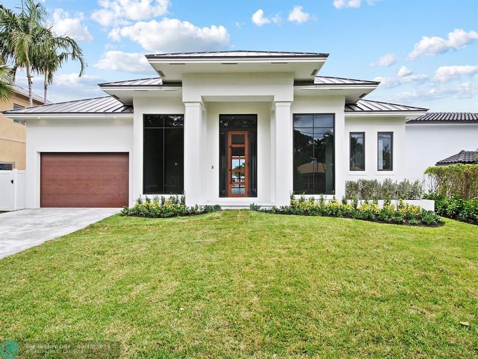 Recently Sold: $2,595,000 (3 beds, 3 baths, 2602 Square Feet)
