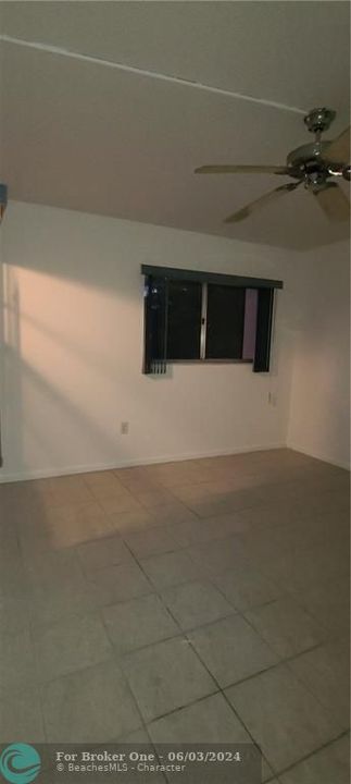 Active With Contract: $192,000 (2 beds, 1 baths, 936 Square Feet)