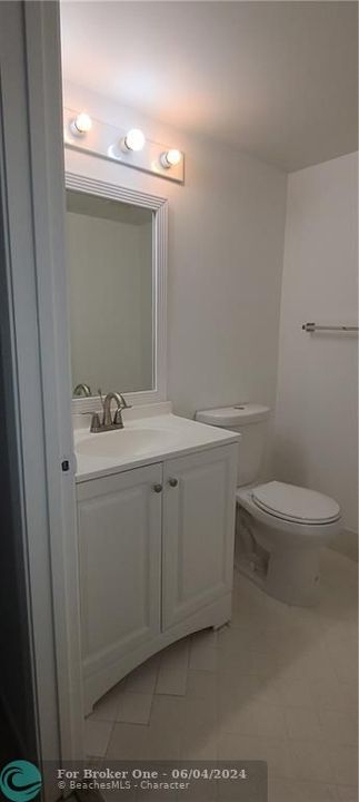 Active With Contract: $192,000 (2 beds, 1 baths, 936 Square Feet)