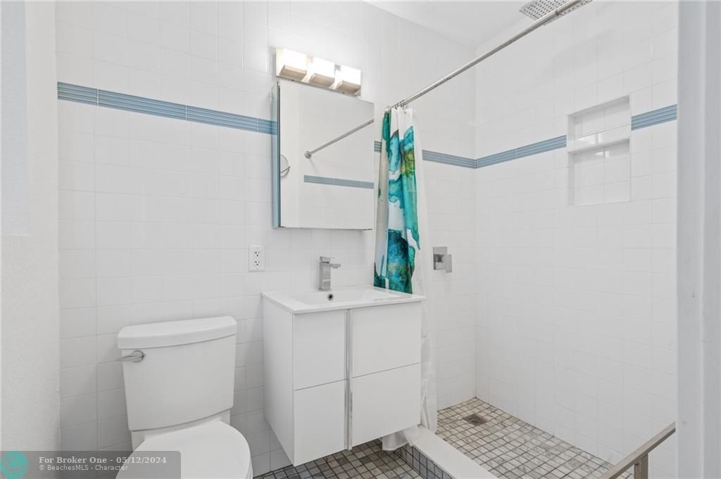 最近售出: $915,000 (3 贝兹, 3 浴室, 1604 平方英尺)