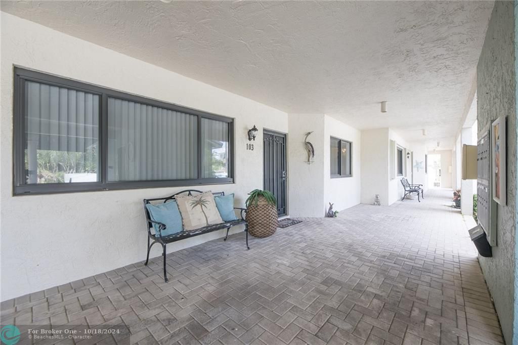 Recently Sold: $600,000 (2 beds, 2 baths, 1235 Square Feet)