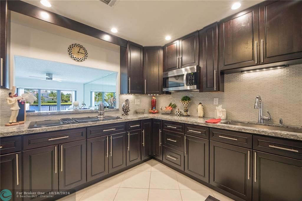 Recently Sold: $600,000 (2 beds, 2 baths, 1235 Square Feet)