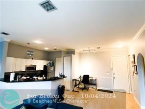 Active With Contract: $2,000 (1 beds, 1 baths, 775 Square Feet)