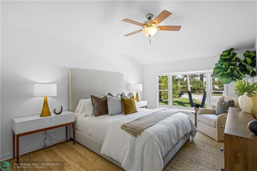 Recently Sold: $2,300,000 (3 beds, 2 baths, 1795 Square Feet)
