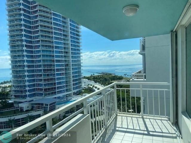 Recently Sold: $1,250,000 (1 beds, 2 baths, 1042 Square Feet)