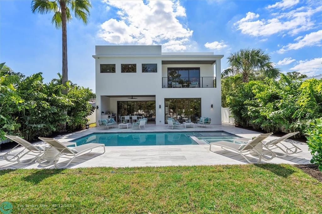 Recently Sold: $3,375,000 (5 beds, 4 baths, 4200 Square Feet)